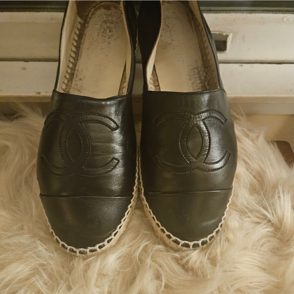 AUTHENTIC CHANEL BLACK LEATHER LOGO ESPADRILLES SIZE 39 - Picture 4 of 4
